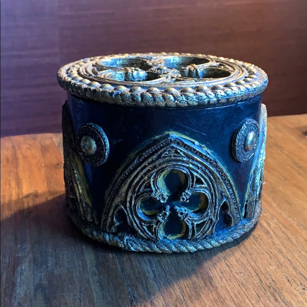 Decoupage Gothic round box